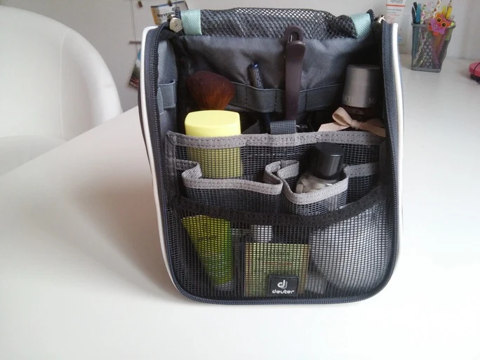 trousse de toilette à suspendre avec compartiments Deuter Wash Center