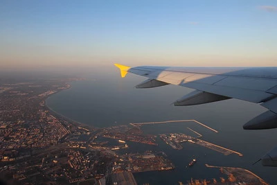 Vue depuis l'avion et billets d'avion pas chers.
