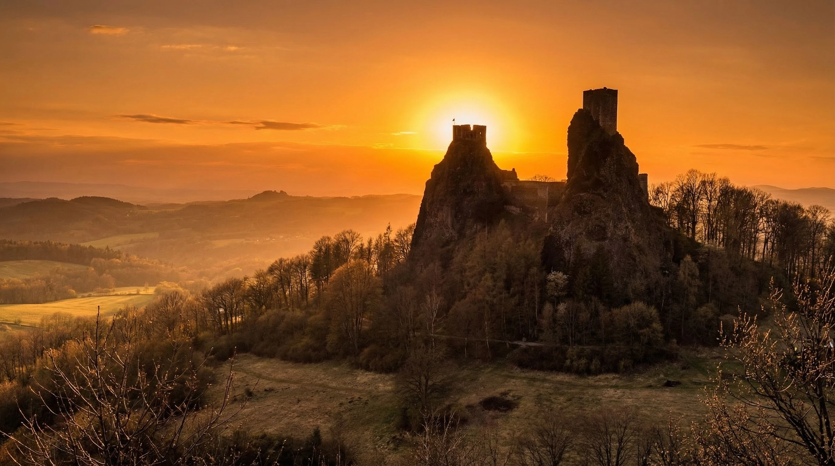 Coucher de soleil aux ruines de Trosky